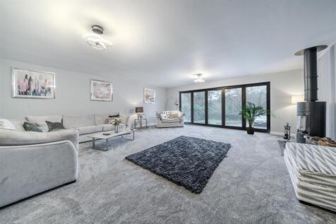 Living Room-2.jpg