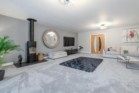 Living Room-5.jpg
