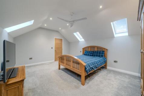 Bedroom 1-3.jpg