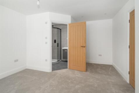 Bedroom1-3.jpg