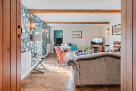 Living Room-4.jpg