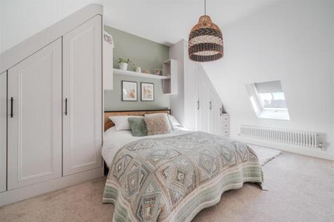 Bedroom 1-2.jpg