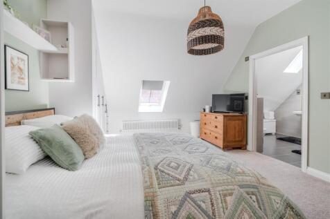 Bedroom 1-3.jpg