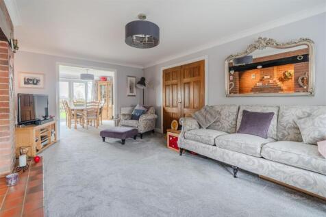 Living Room-4.jpg