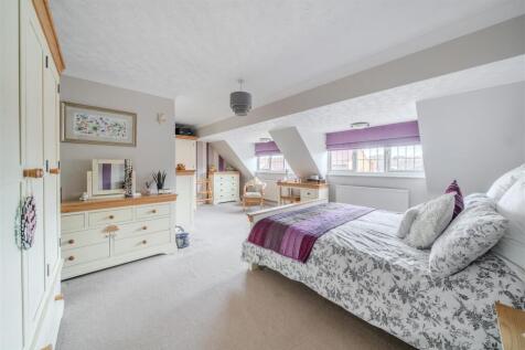 Bedroom 1.jpg