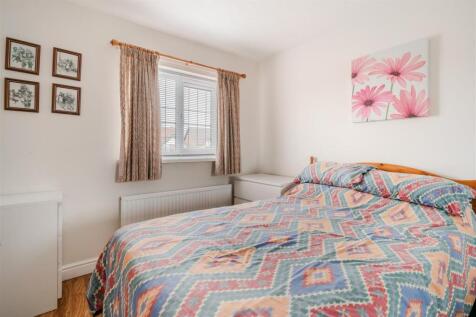 Bedroom 1.jpg