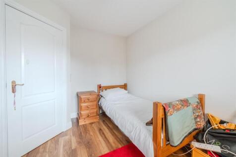 Bedroom 2-2.jpg