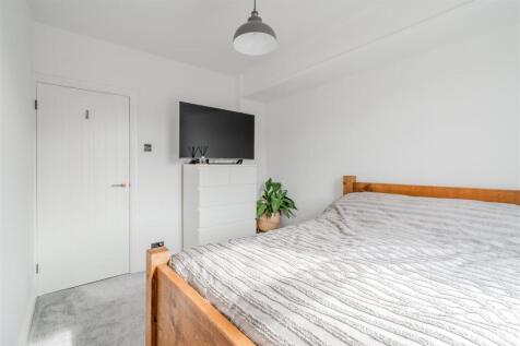 Bedroom 1-3.jpg