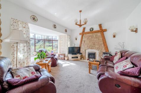 Living Room.jpg