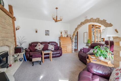 Living Room-6.jpg
