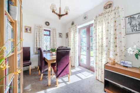 Living Room-2.jpg