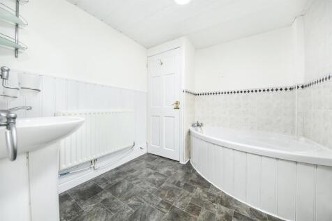 Bathroom2.jpg