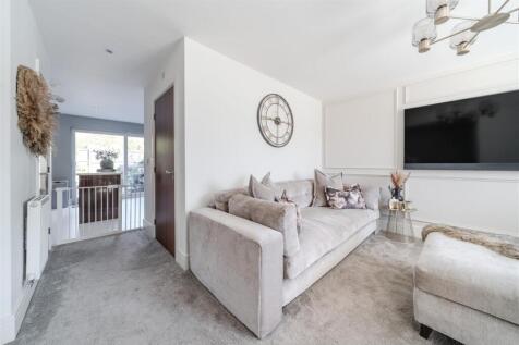 Living Room-4.jpg