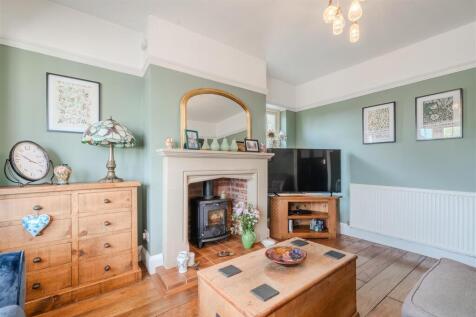 Living Room-7.jpg