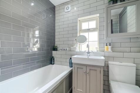 Bathroom 2.jpg
