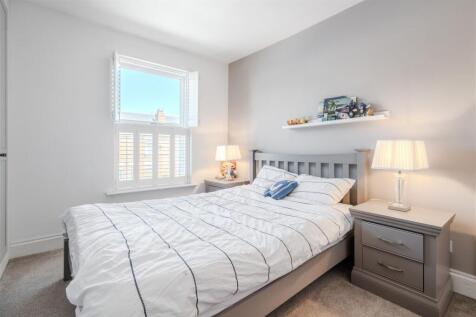 Bedroom 1.jpg