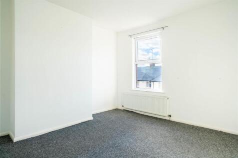 bedroom 1-2.jpg