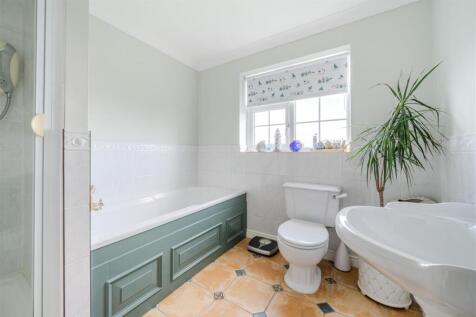 Bathroom.jpg