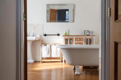 Bathroom-4.jpg