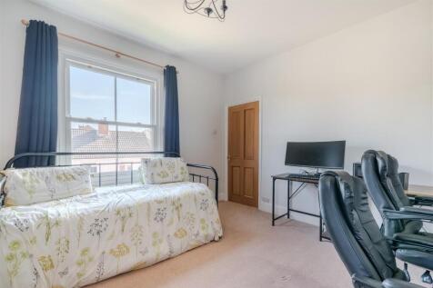 Bedroom 1-2.jpg
