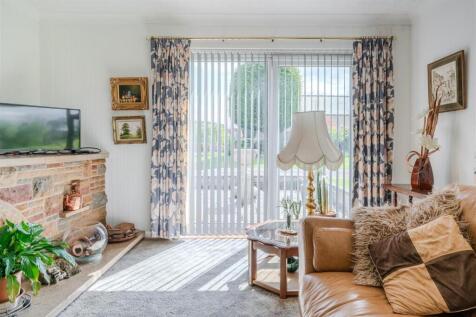 Living Room-4.jpg