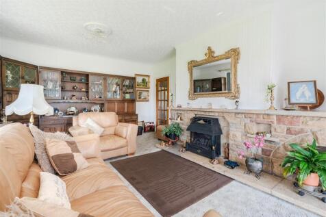 Living Room-2.jpg