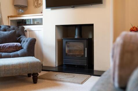 Living Room-6.jpg