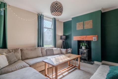 Living Room-2.jpg