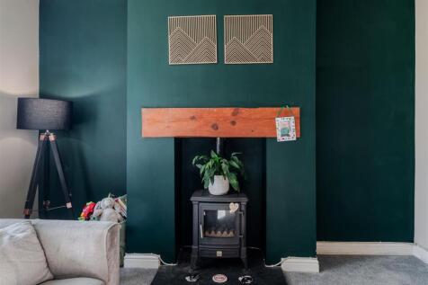 Living Room-5.jpg