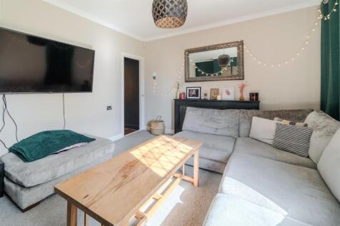 Living Room-4.jpg