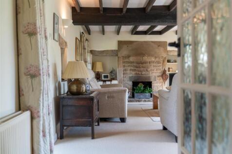 Living Room-6.jpg