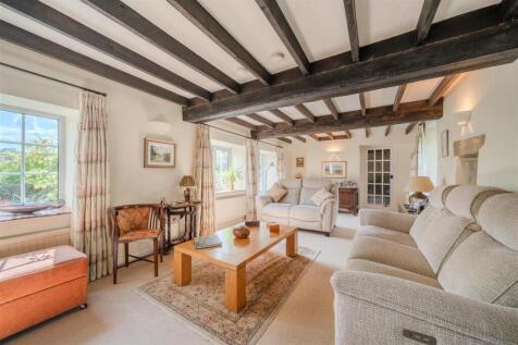 Living Room-5.jpg