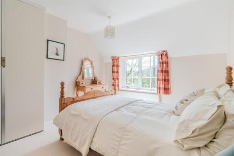 Bedroom 4.jpg