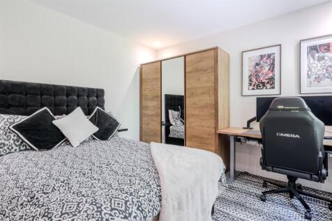Bedroom 1.jpg