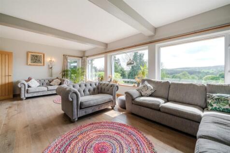 Living Room-10.jpg