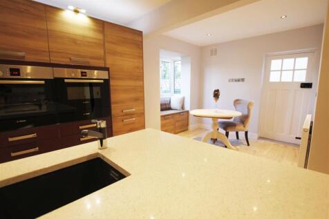 Kitchen2.jpg