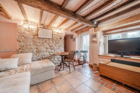 Living Room-3.jpg
