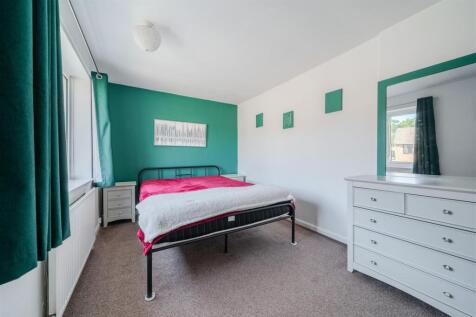 Bedroom 1-2.jpg