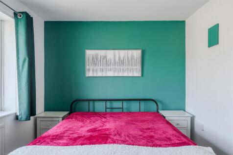 Bedroom 1.jpg