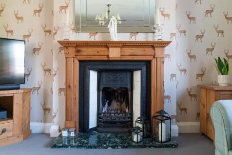 Living Room-7.jpg