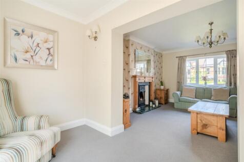 Living Room-5.jpg