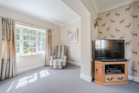 Living Room-3.jpg