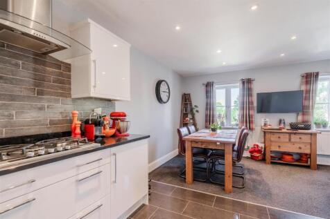 Kitchen - DIner-3.jpg