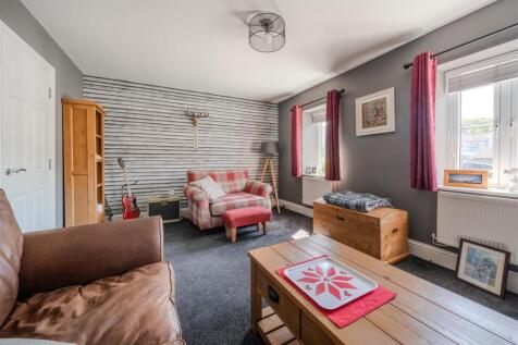 Living Room-2.jpg