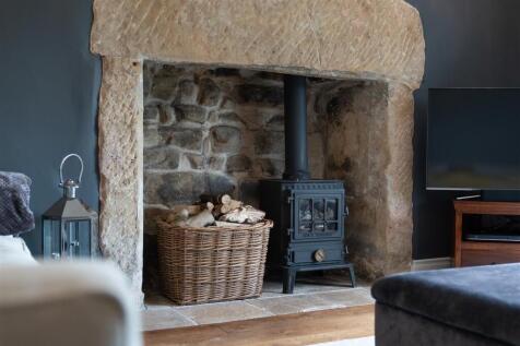 Living Room-5.jpg