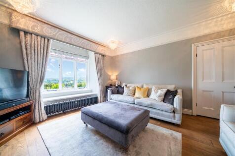 Living Room-2.jpg