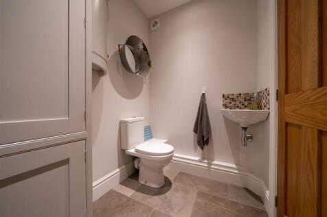 Downstairs WC 2.jpg