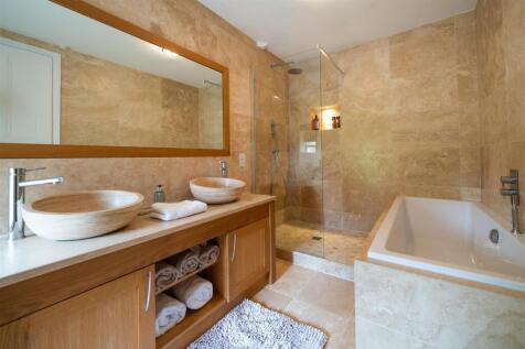 Bathroom 2.jpg