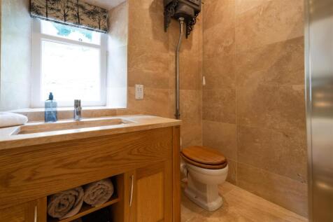Bathroom 1-3.jpg