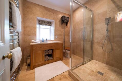 Bathroom 1.jpg